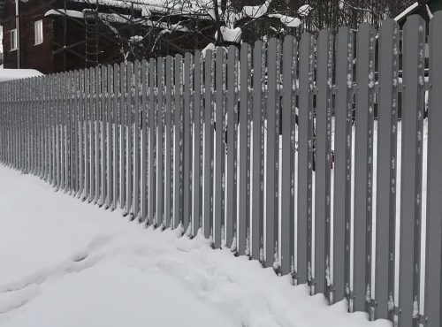 Забор из евроштакетника серый Премиум